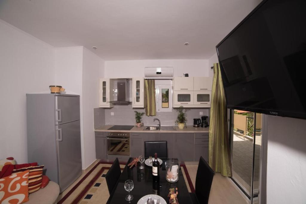 Bodikos Apartments Pitsidia Exterior foto